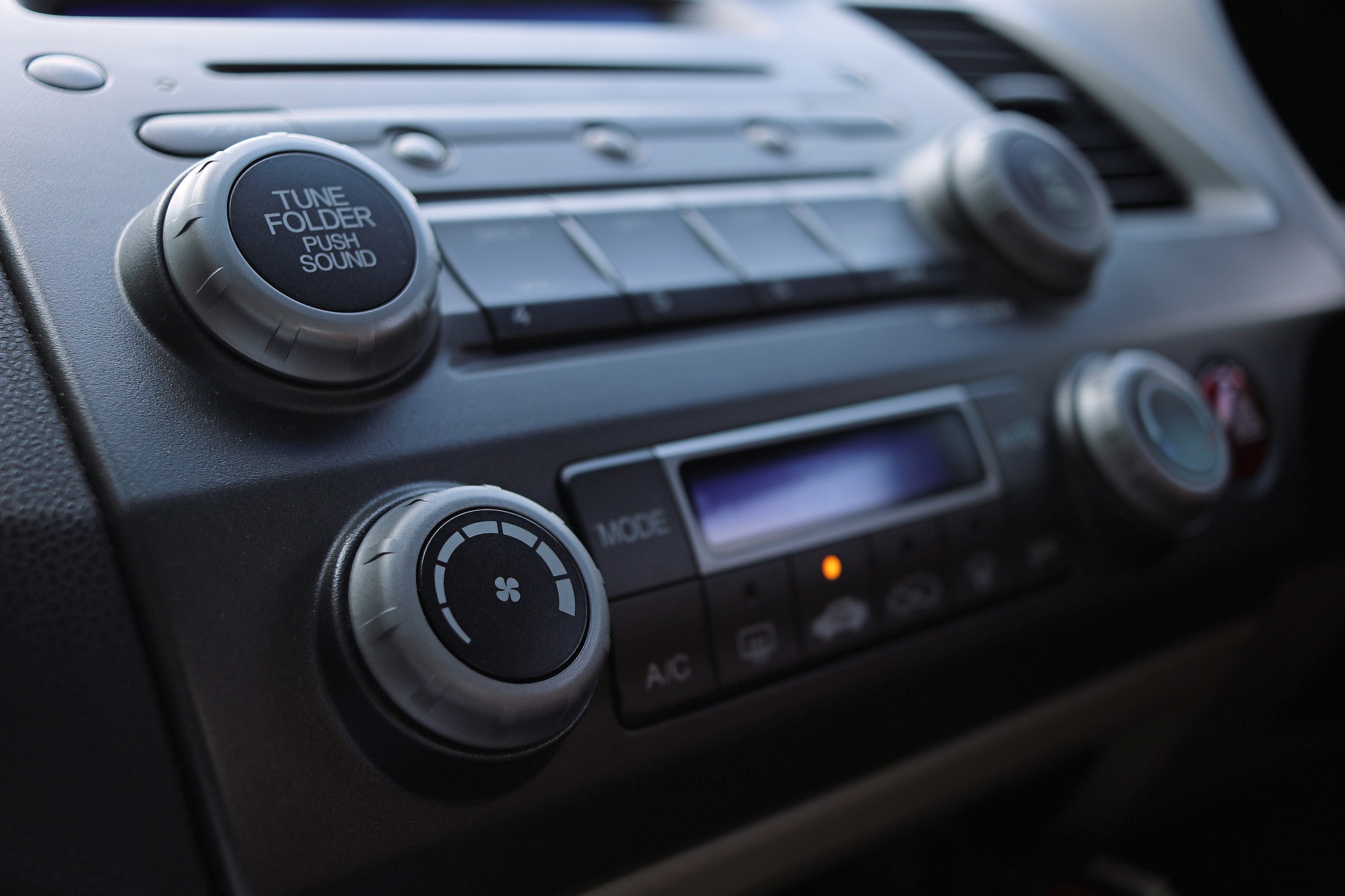 audio-3789704_1920